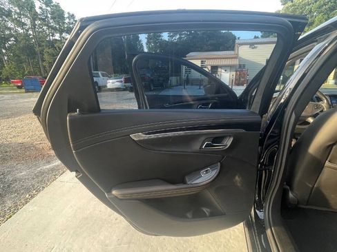 Used 2018 Chevrolet Impala LT FWD image 23