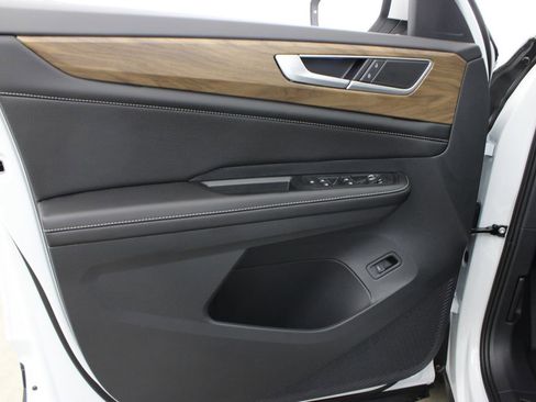 New 2026 Volkswagen Atlas SE FWD image 16