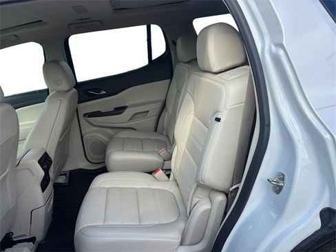 Used 2022 GMC Acadia Denali w/ Denali Ultimate Package image 13