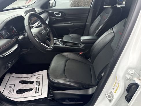 Used 2023 Jeep Compass Trailhawk w/ Trailhawk Convenience Group image 12