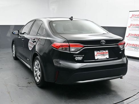 Used 2021 Toyota Corolla LE image 6