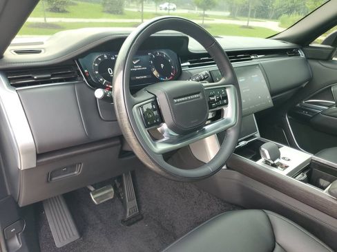 Used 2025 Land Rover Range Rover Long Wheelbase Autobiography AWD/4WD image 16