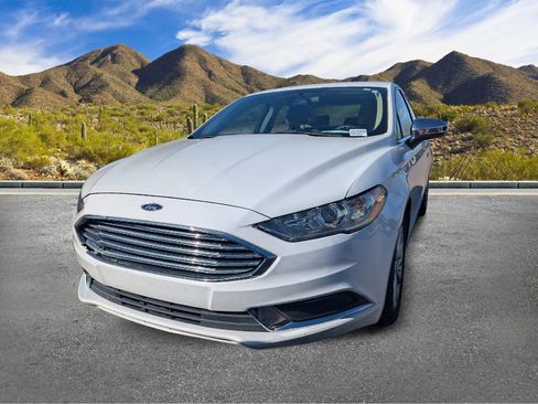 Used 2017 Ford Fusion SE w/ Fusion SE Technology Package image 11