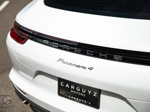 Used 2018 Porsche Panamera 4 AWD/4WD image 34