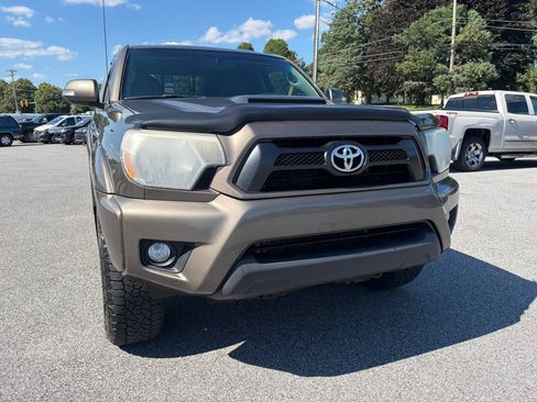 Used 2014 Toyota Tacoma 4x4 Access Cab V6 w/ TRD Sport Package image 2