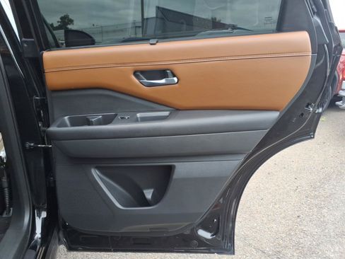 Used 2023 Nissan Pathfinder Platinum AWD/4WD image 29