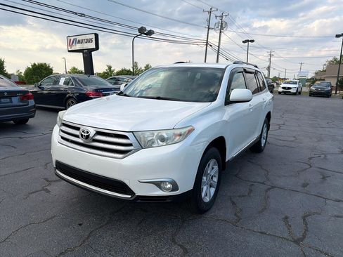 Used 2013 Toyota Highlander Plus AWD/4WD image 9