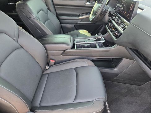 Used 2026 Nissan Pathfinder SL w/ SL Premium Package FWD image 13