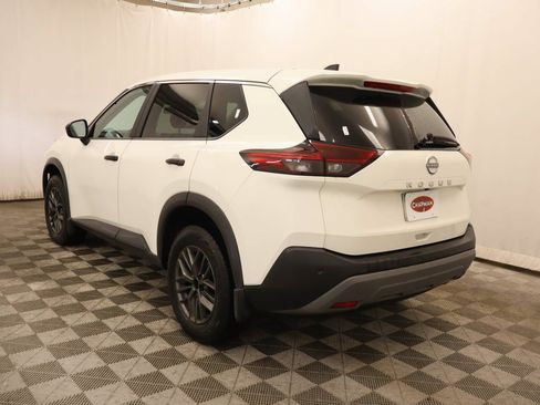 Used 2022 Nissan Rogue S FWD image 3