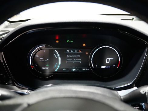 Used 2020 Kia Niro EX image 18