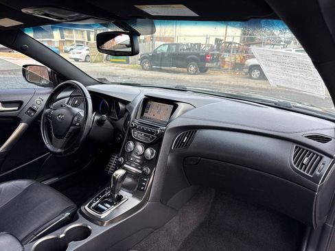 Used 2016 Hyundai Genesis Coupe 3.8 image 15
