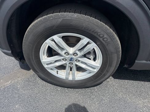 Used 2023 Ford Explorer XLT w/ Equipment Group 202A AWD/4WD image 27