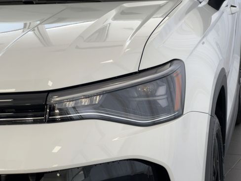 New 2026 Volkswagen Taos SE image 11