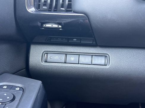 Used 2024 Nissan Pathfinder SV FWD image 13