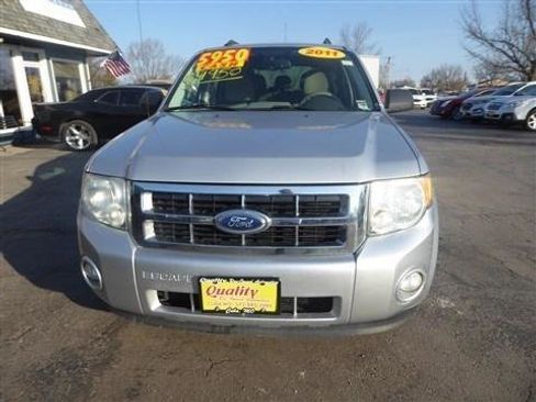 Used 2011 Ford Escape XLT image 4