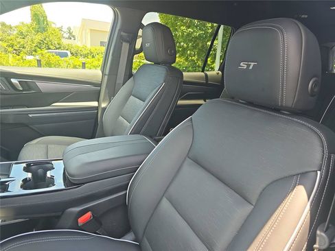 Used 2025 Buick Enclave Sport Touring w/ Power Package FWD image 22