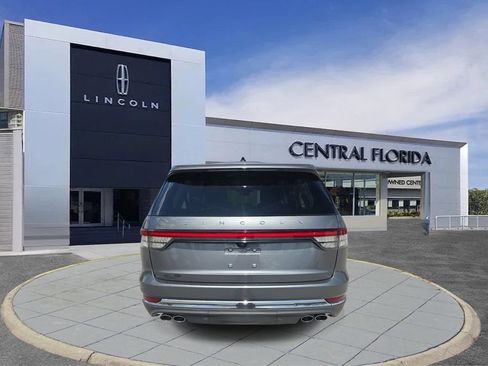 Used 2025 Lincoln Aviator 2WD image 4