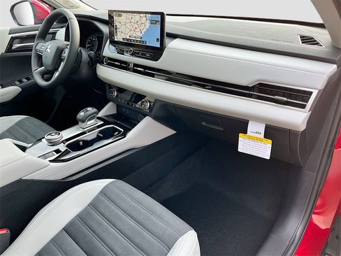 New 2025 Mitsubishi Outlander SE image 29