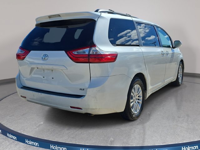Used 2017 Toyota Sienna XLE FWD image 6