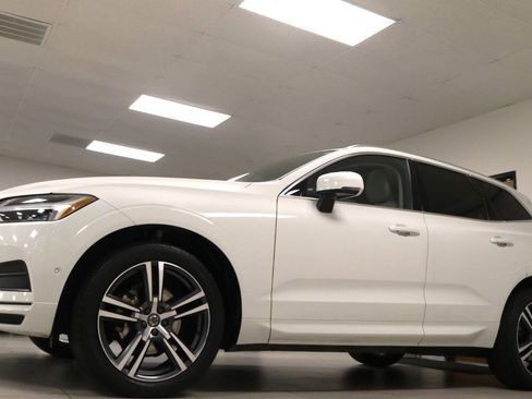 Used 2019 Volvo XC60 T5 Momentum w/ Premium Package image 9