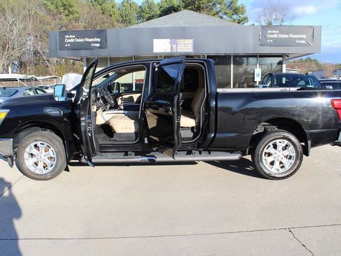 Used 2016 Nissan Titan SL image 6