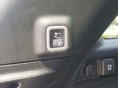 Used 2024 Jeep Grand Cherokee Altitude RWD image 10