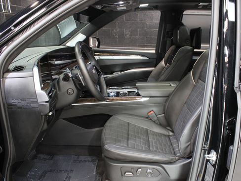 Used 2025 Cadillac Escalade Sport Platinum image 28