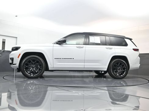 Used 2025 Jeep Grand Cherokee L Summit AWD/4WD image 32