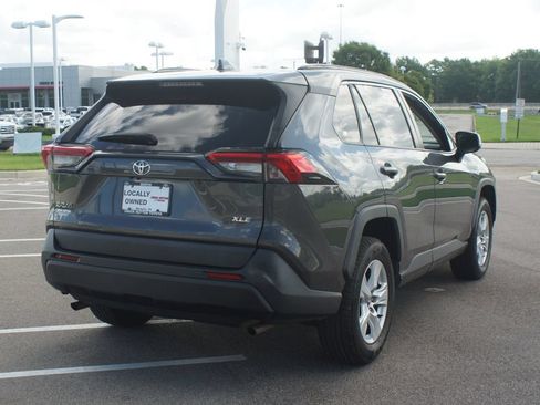 Used 2021 Toyota RAV4 XLE FWD image 19
