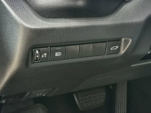 Used 2020 Toyota RAV4 XLE w/ Convenience Package FWD image 11