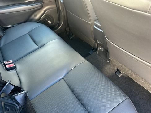 Used 2025 Toyota Prius Plug-In Hybrid image 30