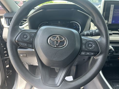 Used 2025 Toyota RAV4 XLE AWD/4WD image 21