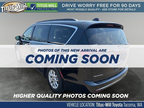 Used 2022 Chrysler Pacifica Touring-L FWD image 3