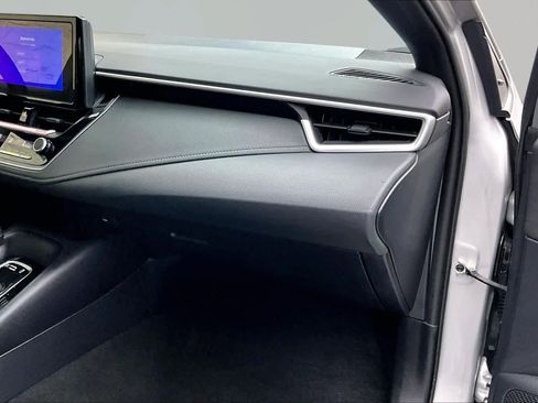 Used 2025 Toyota Corolla SE FWD image 19