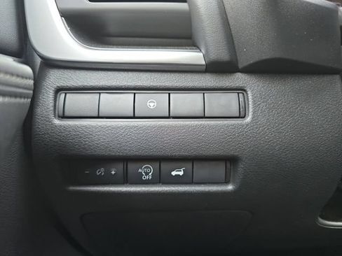 Used 2025 Nissan Rogue SV FWD image 10