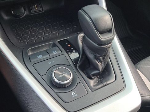 Used 2024 Toyota RAV4 XLE w/ Convenience Package AWD/4WD image 32