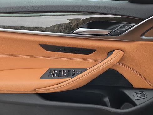 Used 2023 BMW 540i xDrive w/ Convenience Package image 13