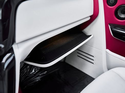 Used 2023 Rolls-Royce Phantom Sedan RWD image 96