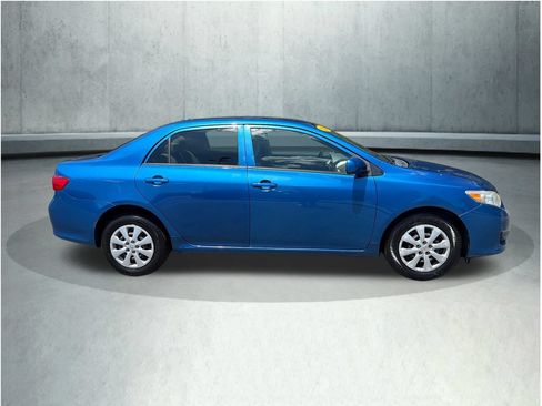 Used 2010 Toyota Corolla LE FWD image 2