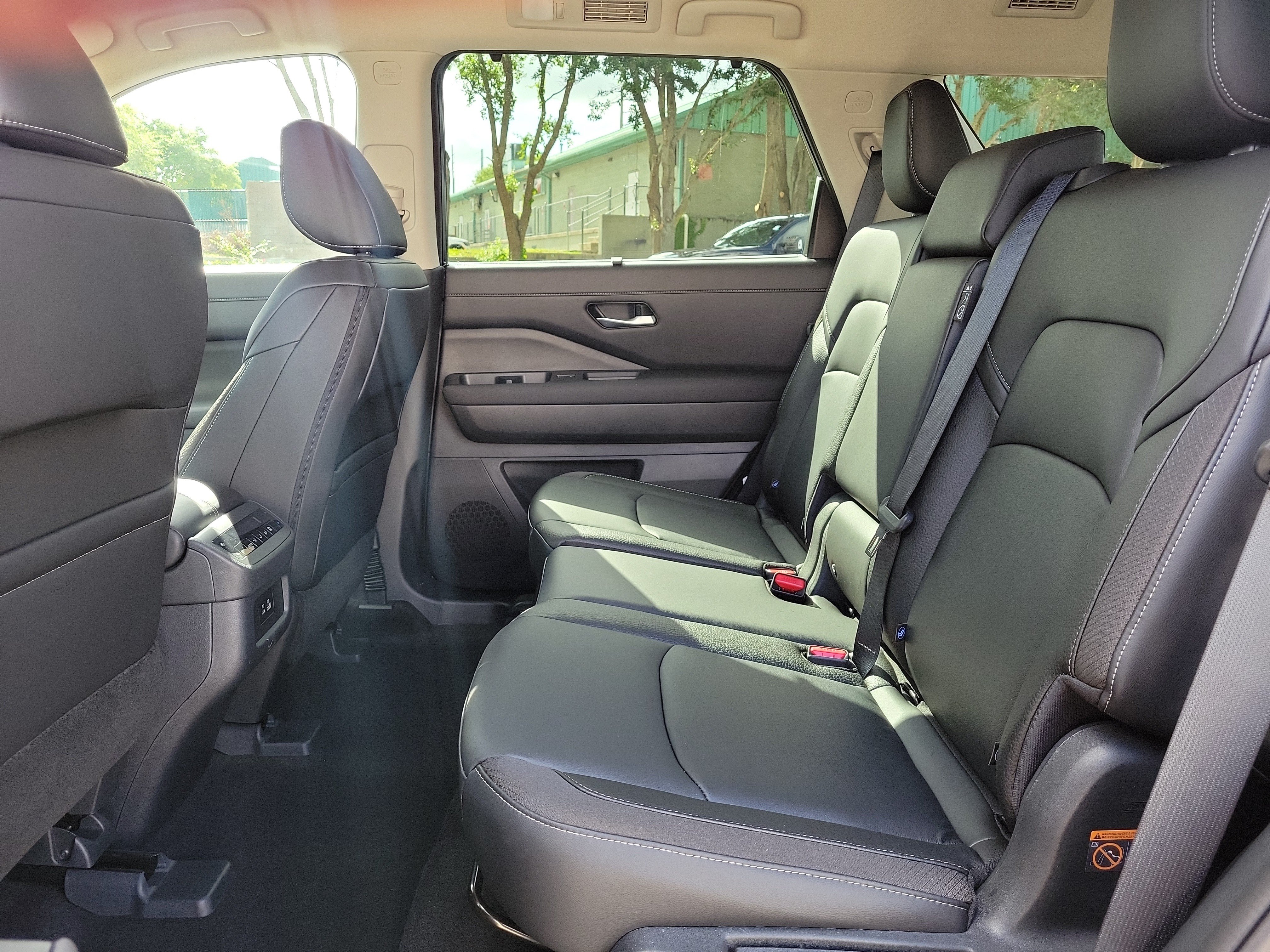 Certified 2025 Nissan Pathfinder SL FWD image 18