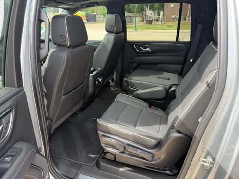 Used 2024 GMC Yukon XL SLT w/ SLT Premium Package AWD/4WD image 15