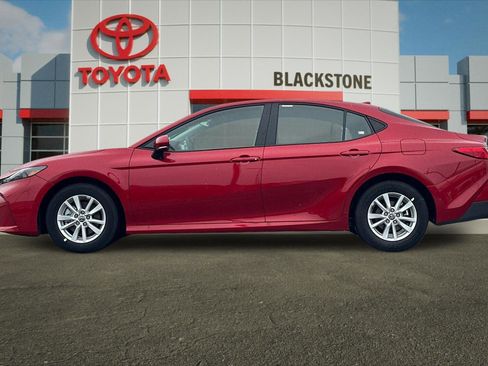 Used 2026 Toyota Camry LE image 6