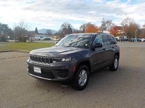 New 2025 Jeep Grand Cherokee 4WD image 1