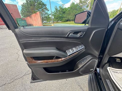 Used 2018 Chevrolet Suburban LT AWD/4WD image 17