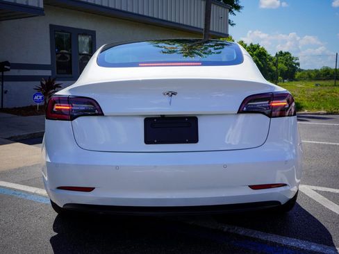 Used 2022 Tesla Model 3 Standard Range RWD image 4