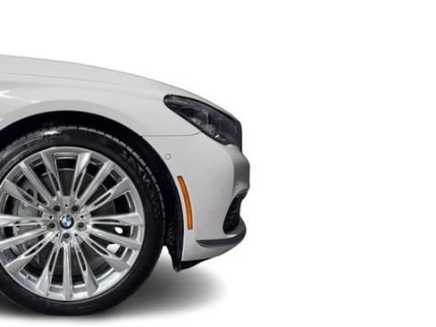 Used 2019 BMW 750i w/ Autobahn Package RWD image 8