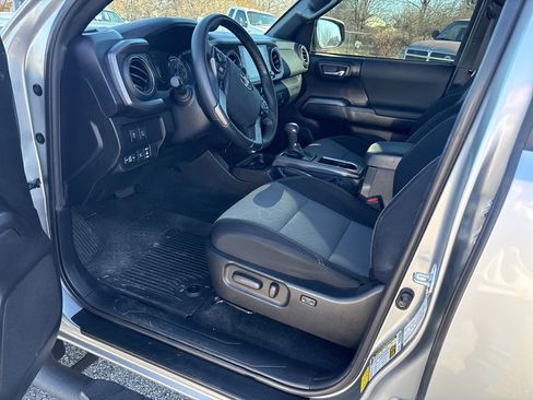 Used 2023 Toyota Tacoma TRD Sport image 9