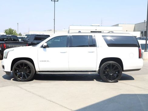 Used 2016 GMC Yukon XL SLT w/ Open Road Package AWD/4WD image 3