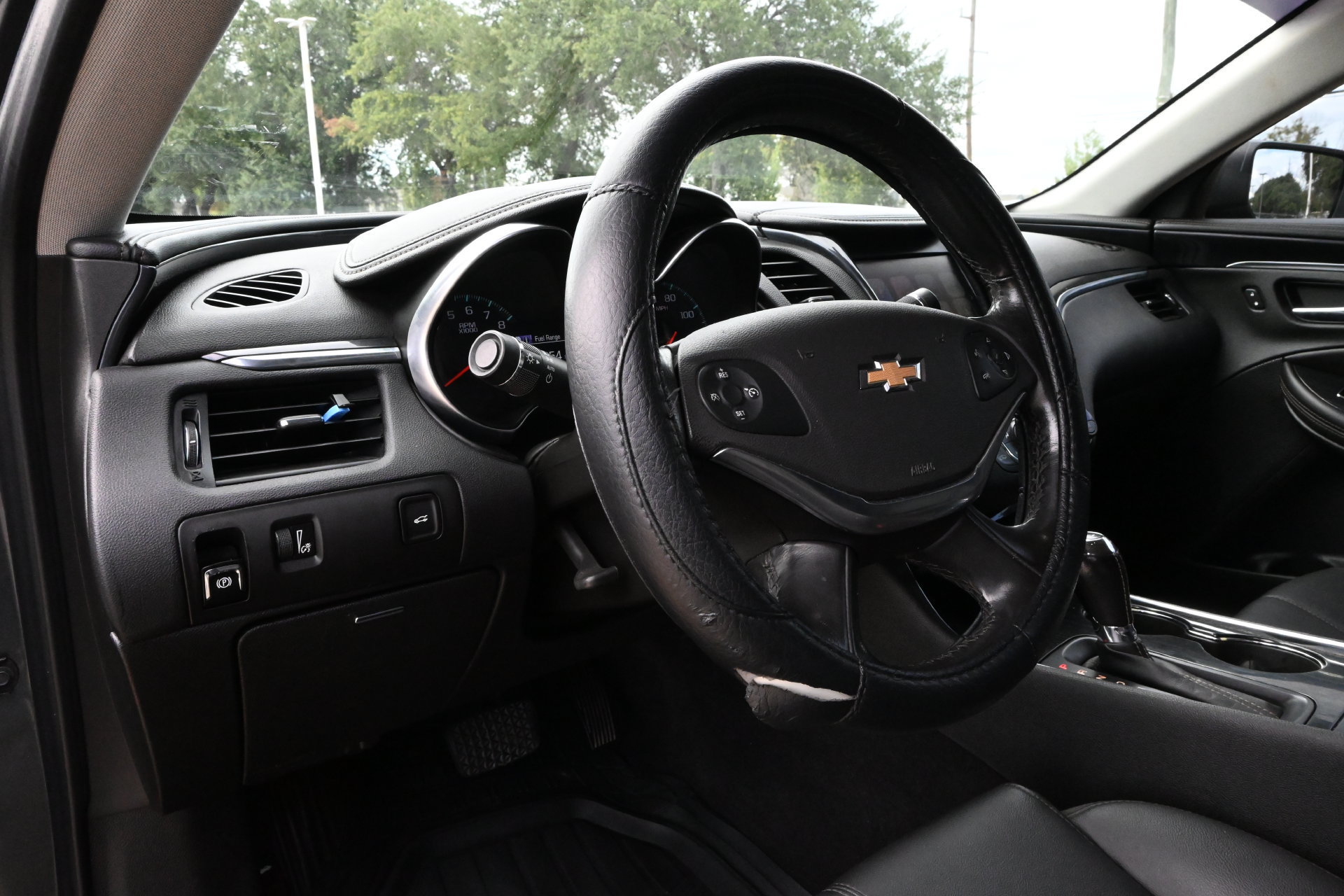 Used 2019 Chevrolet Impala LT FWD image 16