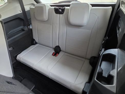 Used 2018 Volkswagen Tiguan SEL FWD image 15